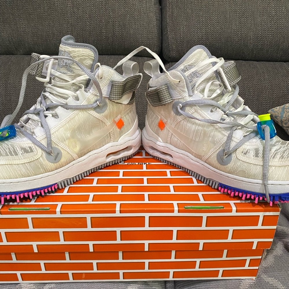 Nike Air Force 1 Mid
Off-White White